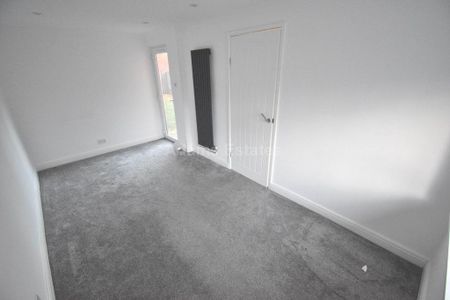 4 bedroom link detached house to rent - Photo 5