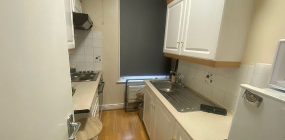 One Bedroom Flat to rent in London - Photo 2