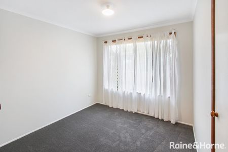 Comfortable Family Living on One of Pomona's Favourite Streets - Photo 4