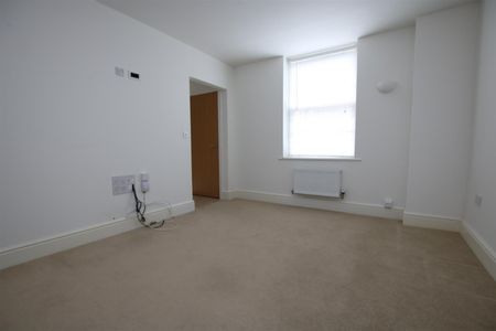 2 bed Terraced House for let - Photo 5