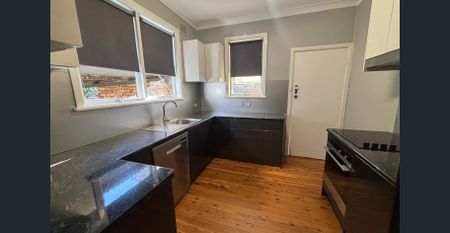 Three Bedroom Home in Central Location - Photo 5