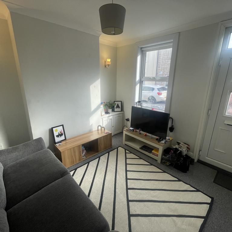 2 bedroom terraced house to rent - Photo 1