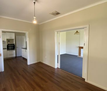 Charming Country Living in Dubbo – 3 Bedroom Home for Rent - Photo 6