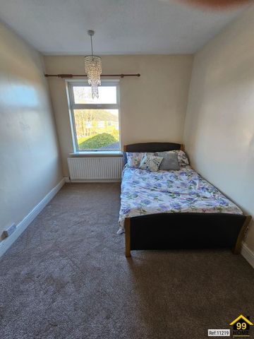 3 bed Terraced in Stoke-on-Trent Staffordshire, Stoke-on-Trent, ST1 3BD - Photo 2