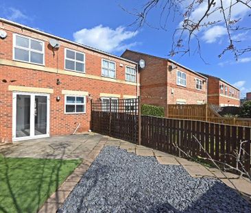 2 bedroom end of terrace house to rent - Photo 1