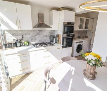 3 bedroom terraced house to rent - Photo 6