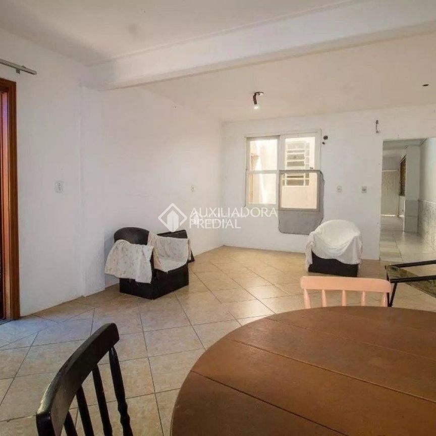 Casa com 4 quartos e 158m² para alugar em Azenha, Porto Alegre. - Foto 1