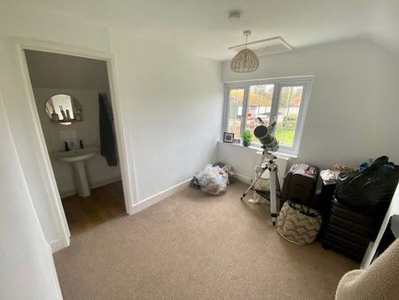 3 bedroom semi-detached house to rent - Photo 2