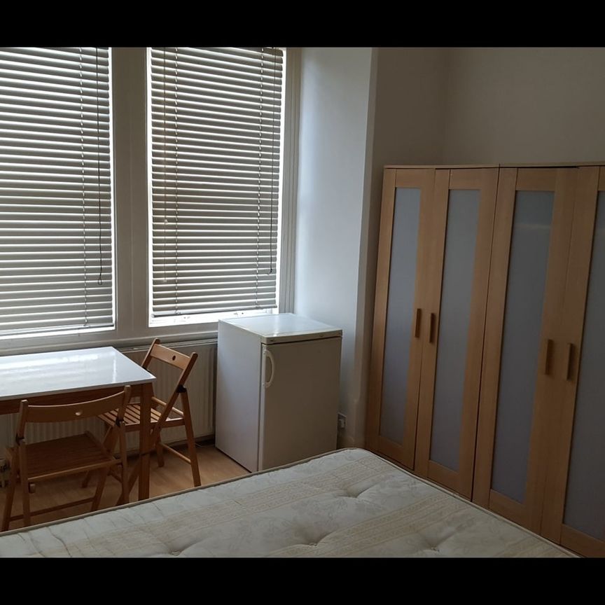 Room in a Shared House, Chapter Road, NW2 - Photo 1