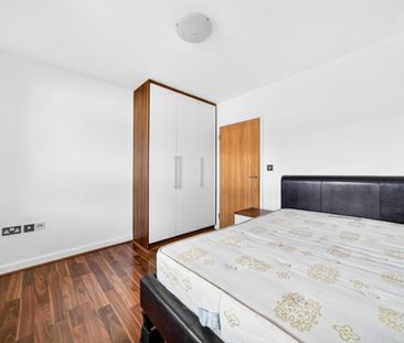 Green Lane, Ilford, Essex IG1 - Photo 1