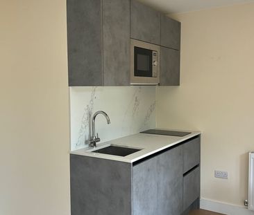 Studio Flat, The Curve, W12 - Photo 3