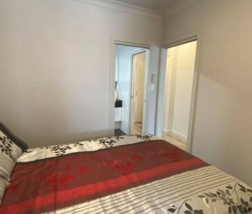 Prestige and Stylish Two-Bedroom Apartment - Photo 4