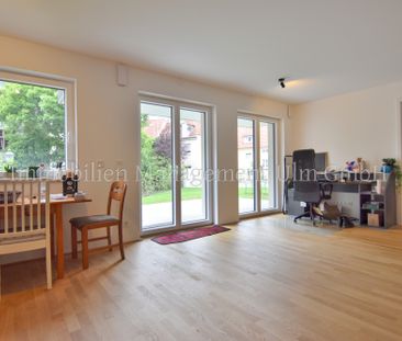 Wunderschöne neuwertige 2-Zimmer-EG-Wohnung mit Terrasse und Tiefga... - Foto 1