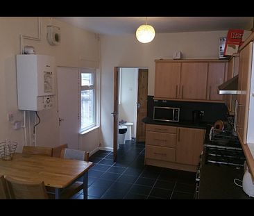 Room in a Shared House, Brideoak Street, M8 - Photo 1