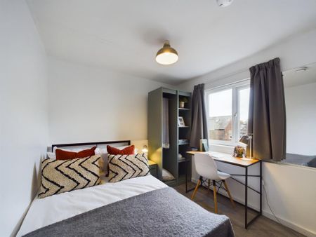 4 bedroom flat to rent - Photo 3