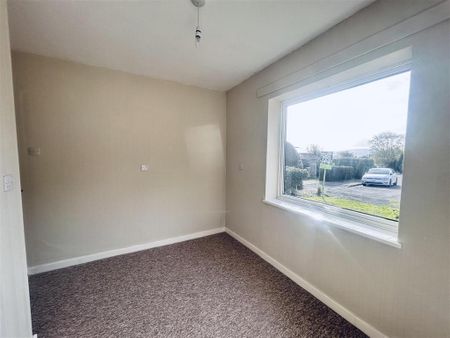 3 bedroom semi-detached bungalow to rent - Photo 5