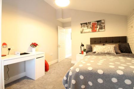 1 bedroom in a house share to rent - Photo 2