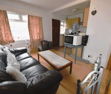 3 bedroom House in Mayville Avenue, Leeds - Photo 6