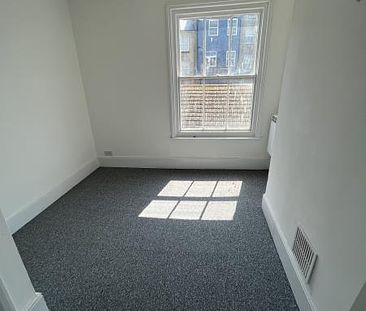St Andrews Square, 5, Top Floor Flat, St Andrews Square, East Sussex, Hastings, UK - Photo 3