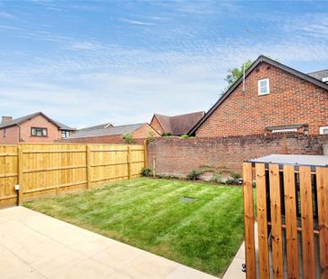 2 bedroom end of terrace house to rent - Photo 5