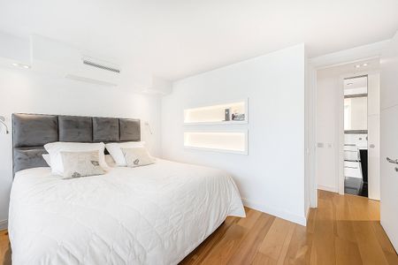 A bright fourth floor apartment with Balcony in Belgravia. - Photo 3