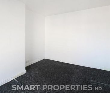3 bedroom end of terrace house to rent - Photo 2