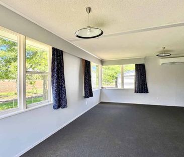 Comfortable Three-Bedroom Home! - Photo 2