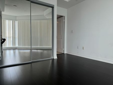 For Lease - 386 Yonge Street Unit# 4208, Toronto, Ontario - Photo 2
