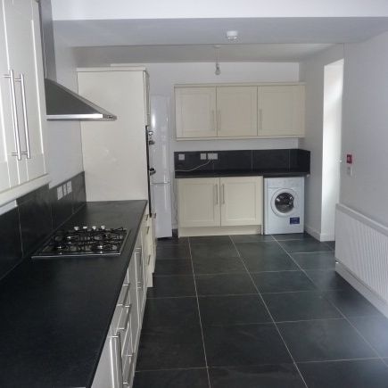 2 Bed - Westcotes Drive, Leicester, - Photo 3