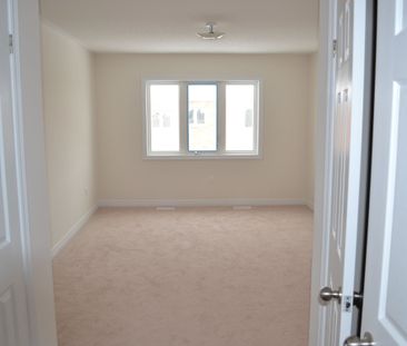 For Lease - 656 Asleton Boulevard, Milton, Ontario - Photo 2