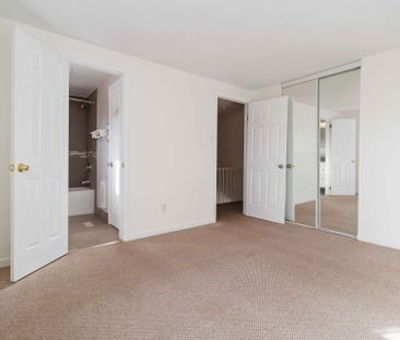 For Lease - 53 Courtleigh Square, Brampton, Ontario - Photo 6