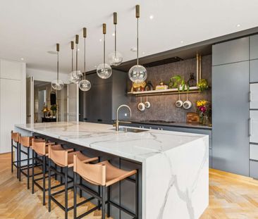 A stylishly designed five bedroom family home - Photo 3