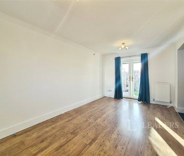2 bedroom house to rent Cusak Road, Chelmer Village, Chelmsford, CM2 - Photo 2