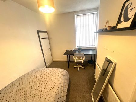 Room in a Shared House, Salford, M6 - Photo 4