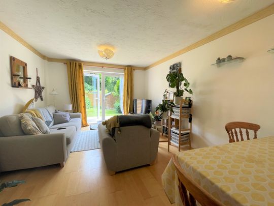 2 bedroom house to rent Wordsworth Mead, RH1 - Photo 1