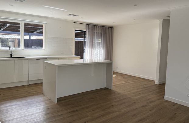 Modern Two Bedroom Freestanding Unit with Spacious Courtyard - Photo 1