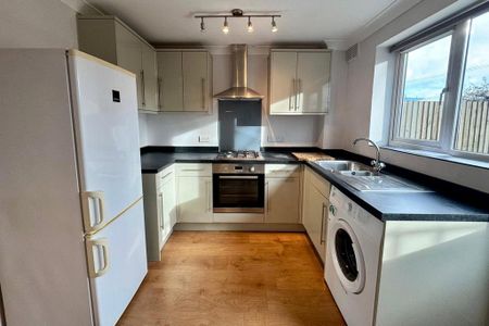 2 bedroom terraced house to rent - Photo 2