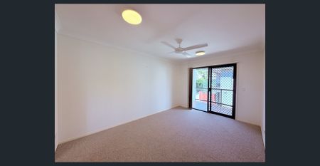 Spacious & Stylish 3-Bedroom Townhouse in Prime Redcliffe Location - Photo 4