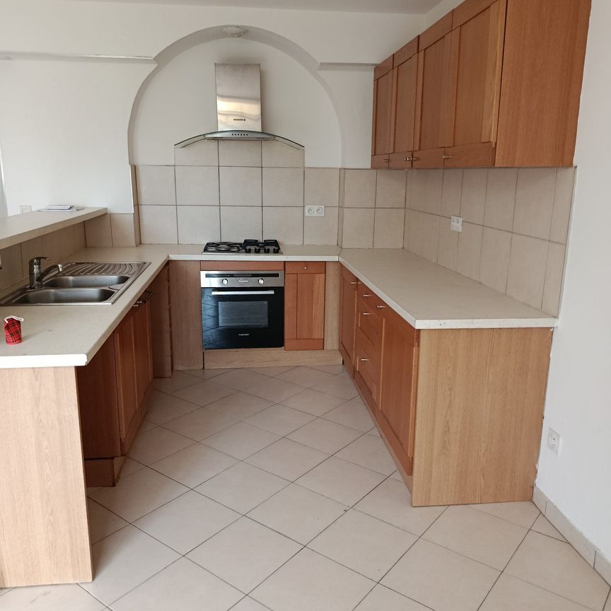 Location Appartement 4 pièces 81m² LA ROQUETTE SUR SIAGNE 06550 - Photo 1