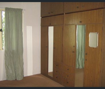 4 Bedroomed, semi rural, unfurnished, older type, clean, House - Photo 2