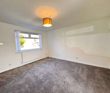 3 bedroom semi-detached villa to rent - Photo 2
