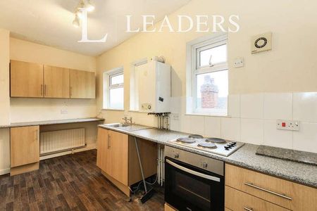 Flat, Watlands View; Newcastle-under-lyme;, ST5 - Photo 3