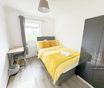 4 bedroom semi-detached house to rent - Photo 1