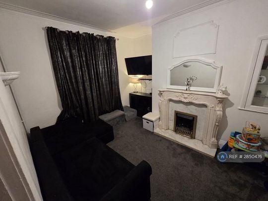 4 bedroom terraced house to rent - Photo 1