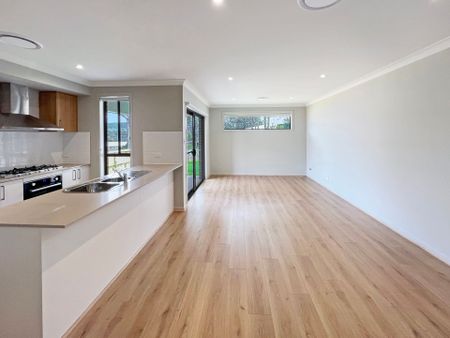 Contemporary and Modern - Photo 2