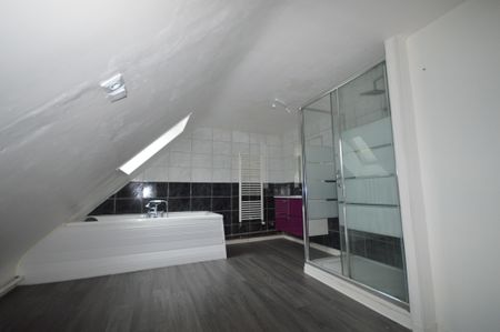 Location Appartement 4 pièces 93m² BART 25420 - Photo 2