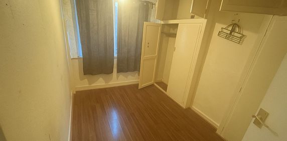 Hythe Road, London, CR7 8 - Photo 2