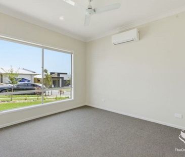Brand New 4 Bedder Family House unbeatable LOW price $630 pw - Photo 1