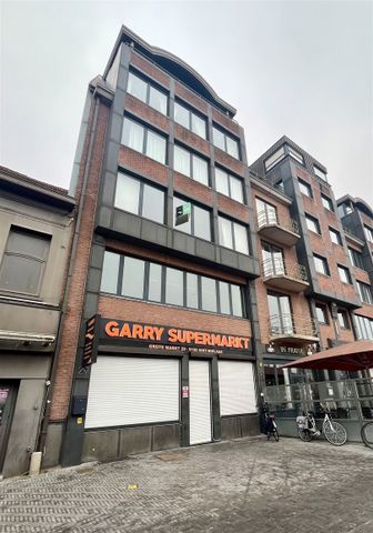 Zeer ruim appartement gelegen aan de Grote Markt van St-Niklaas - Photo 4