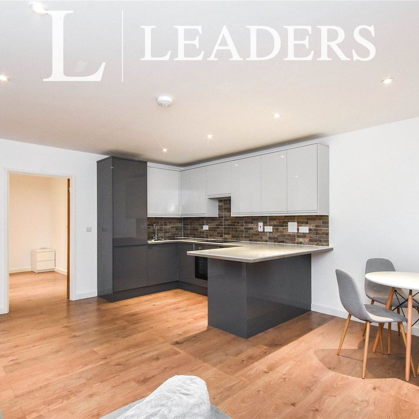 2 bedroom bungalow to rent Eastfield Stables, May Walk, Elsenham Road, Stansted, CM24 - Photo 1